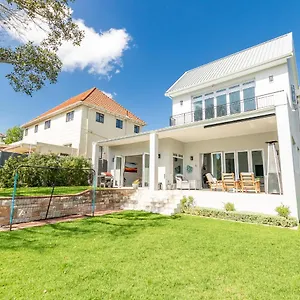  Guest house Spacious Guest In Rondebosch